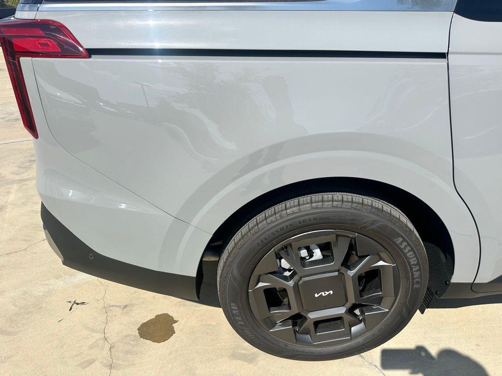 new 2026 Kia Carnival Hybrid car, priced at $46,576