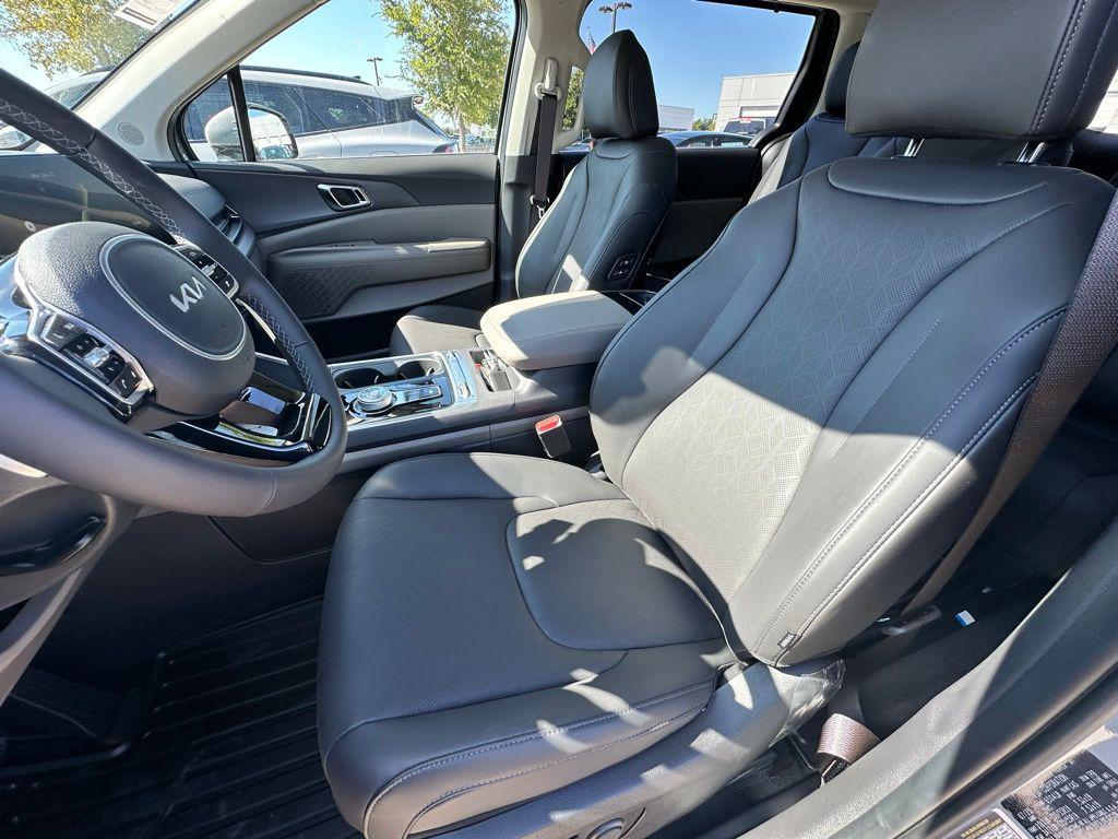 new 2026 Kia Carnival Hybrid car, priced at $46,576