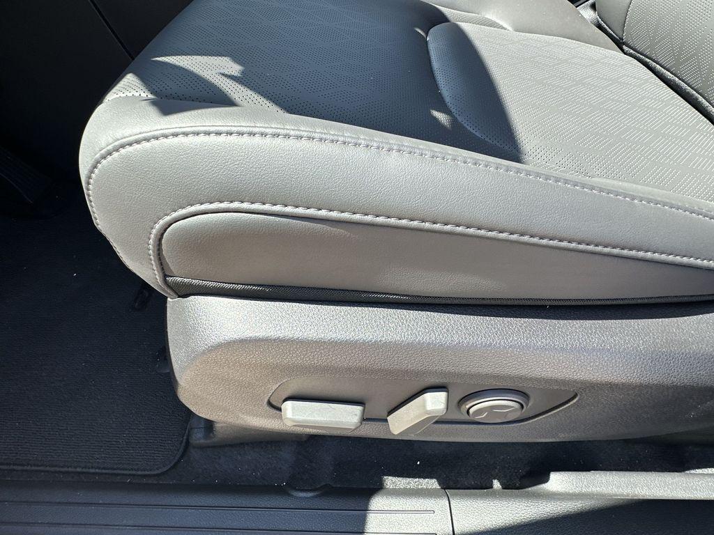 new 2026 Kia Carnival Hybrid car, priced at $47,007