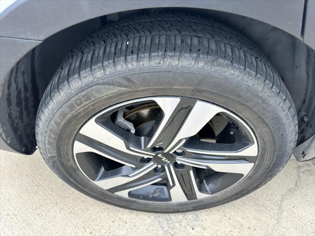 used 2022 Kia Sorento Plug-In Hybrid car, priced at $31,105