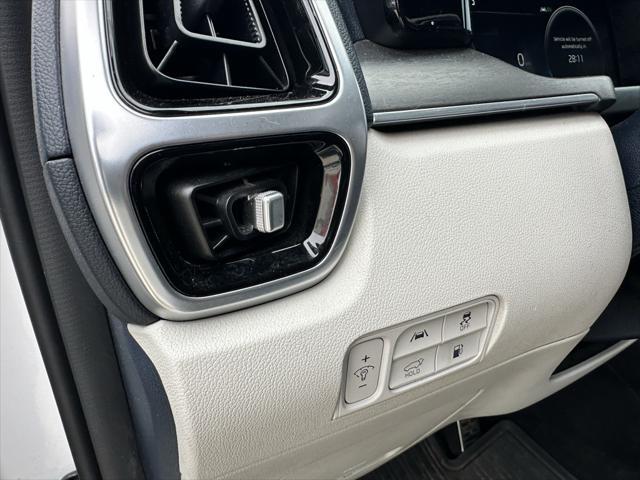 used 2022 Kia Sorento Plug-In Hybrid car, priced at $31,105