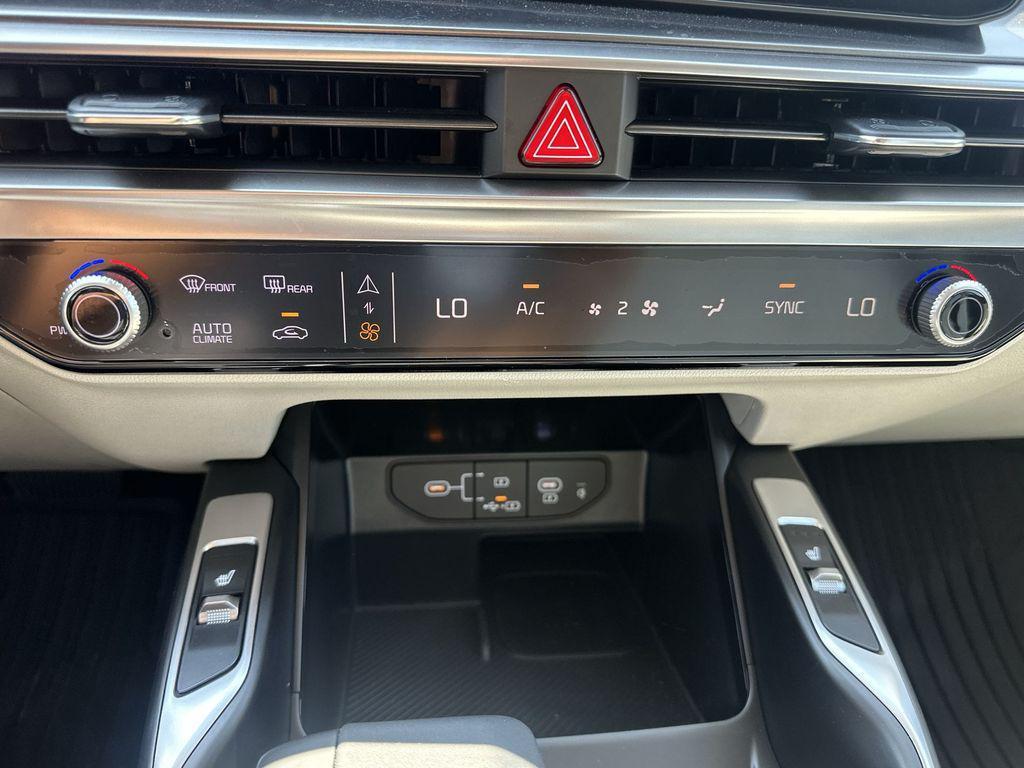 new 2025 Kia Sorento car, priced at $33,478