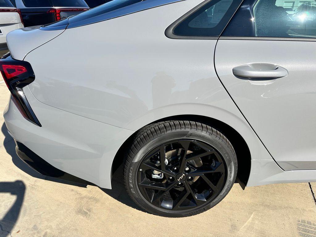 new 2026 Kia K5 car, priced at $30,191