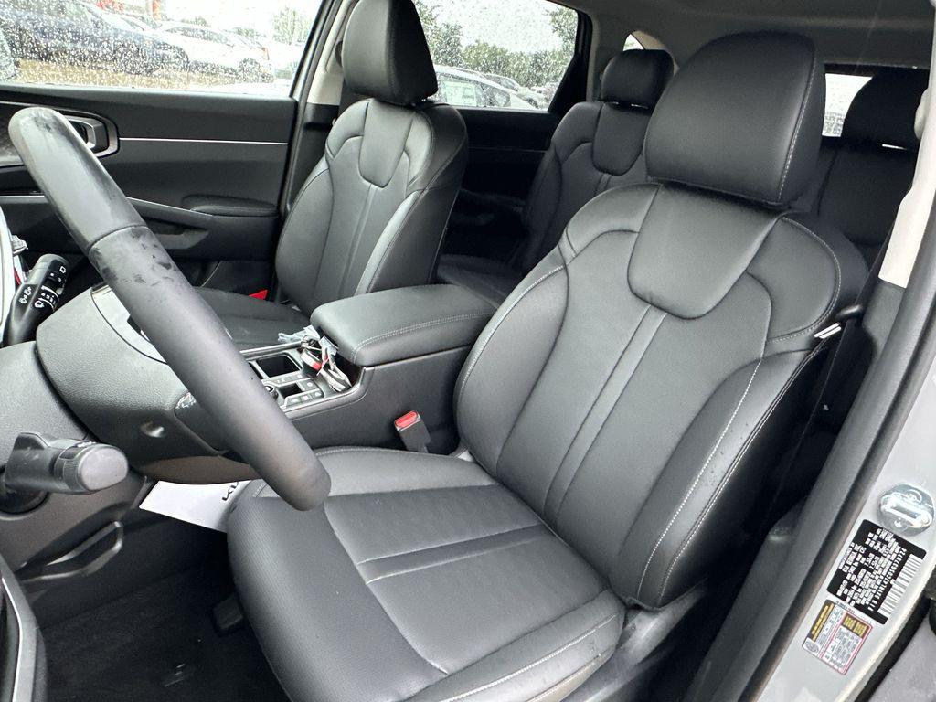 new 2025 Kia Sorento car, priced at $32,040