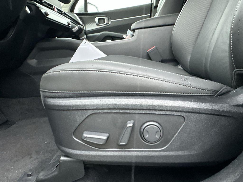 new 2025 Kia Sorento car, priced at $32,040