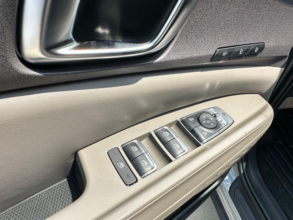 new 2026 Kia Carnival Hybrid car, priced at $42,921