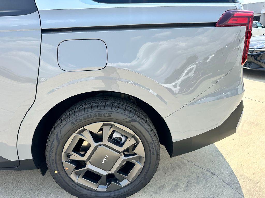 new 2026 Kia Carnival Hybrid car, priced at $42,921