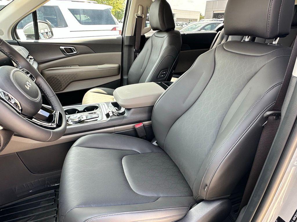 new 2026 Kia Carnival Hybrid car, priced at $42,921