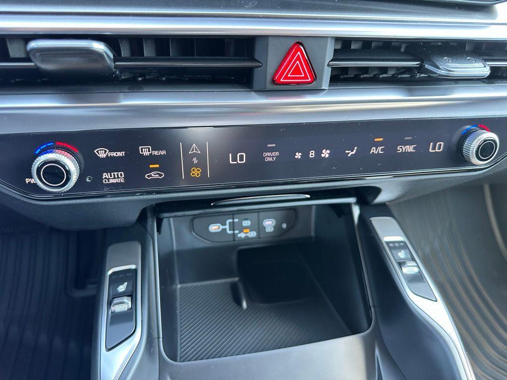 new 2025 Kia Sorento Hybrid car, priced at $36,395