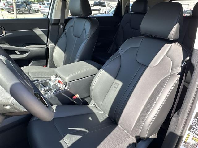 new 2025 Kia Sorento car, priced at $34,994