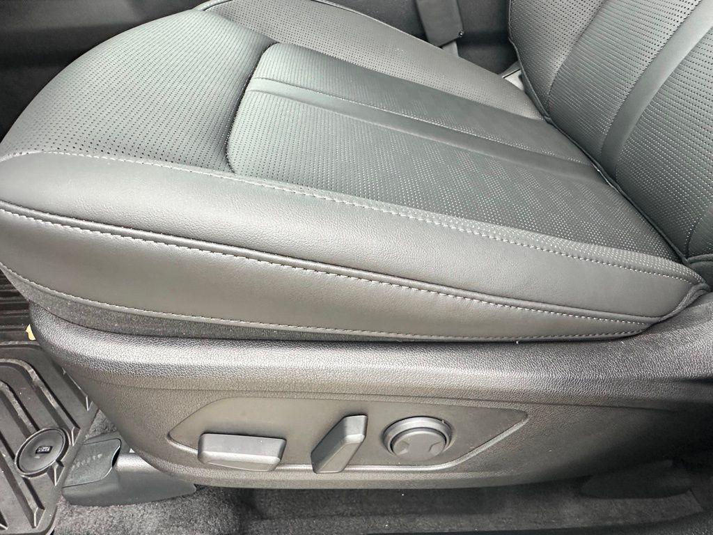 new 2026 Kia Sorento car, priced at $33,456