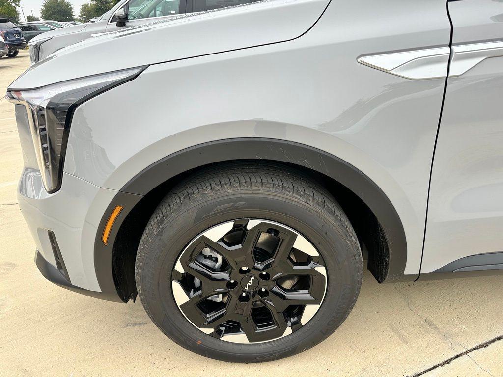 new 2026 Kia Sorento car, priced at $33,456