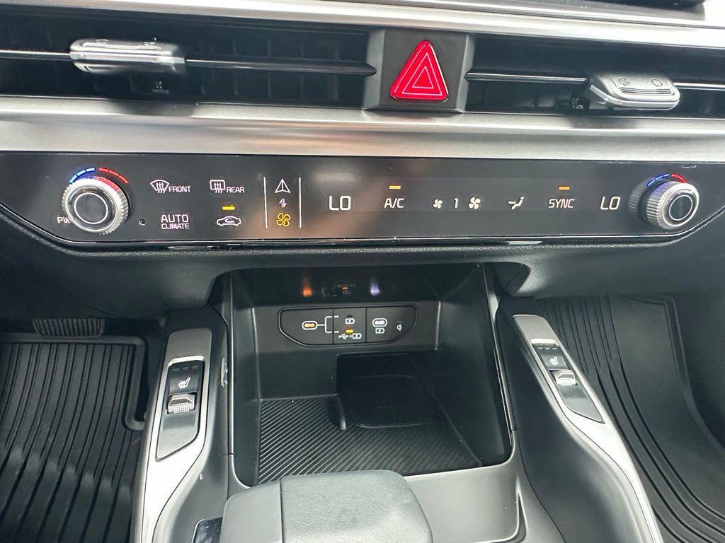 new 2026 Kia Sorento car, priced at $33,456