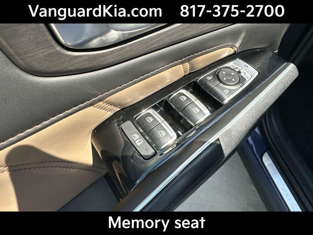 used 2024 Kia Sorento car, priced at $39,318