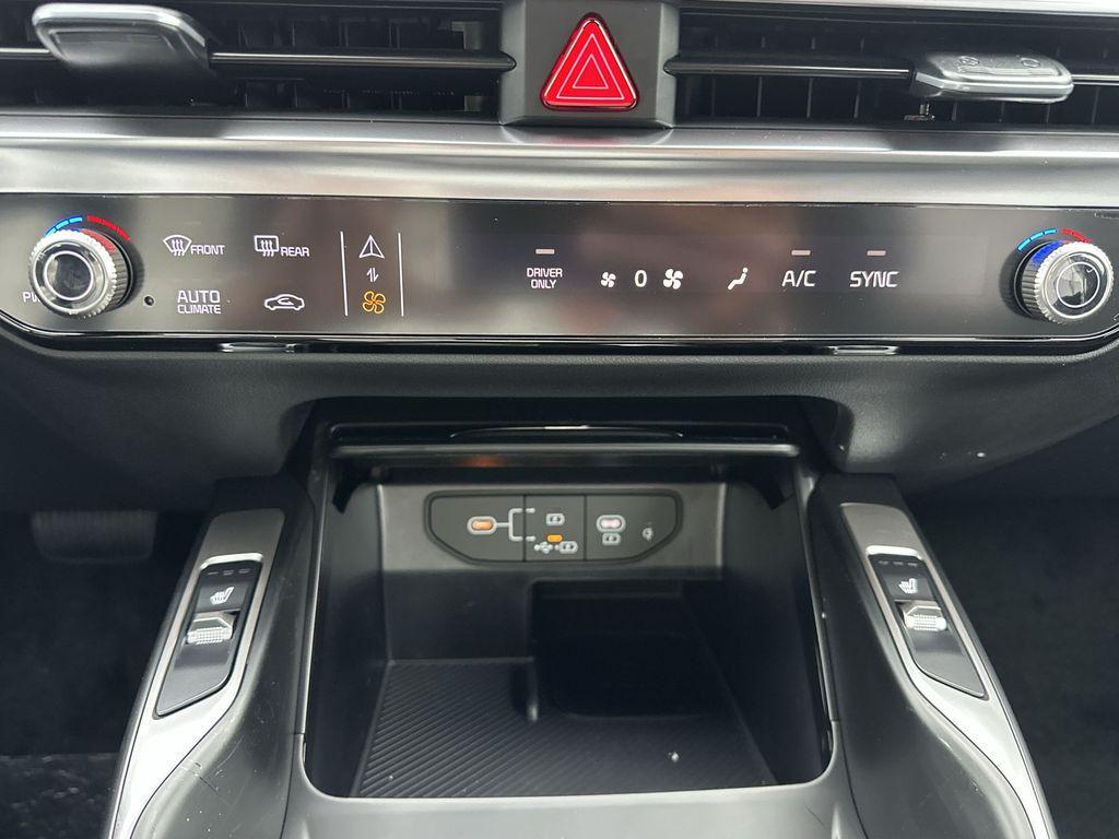 new 2025 Kia Sorento Hybrid car, priced at $37,974