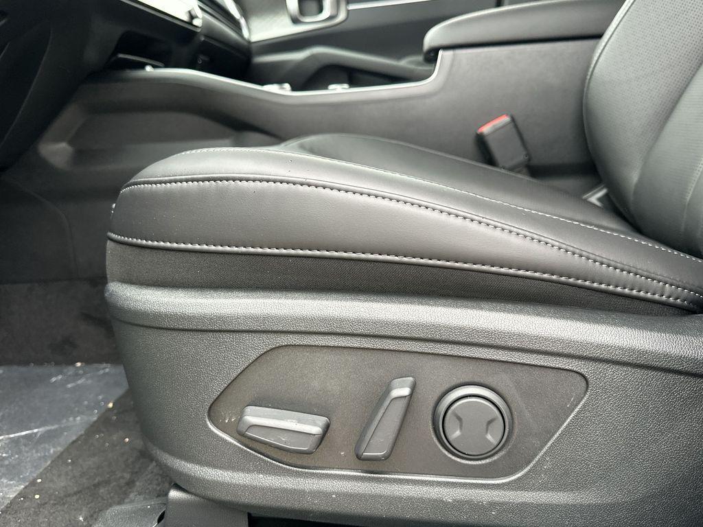 new 2025 Kia Sorento Hybrid car, priced at $37,974