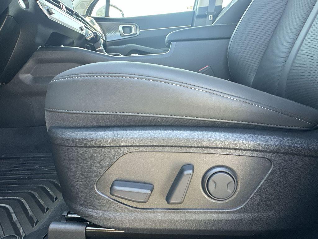 new 2025 Kia Sorento car, priced at $32,564
