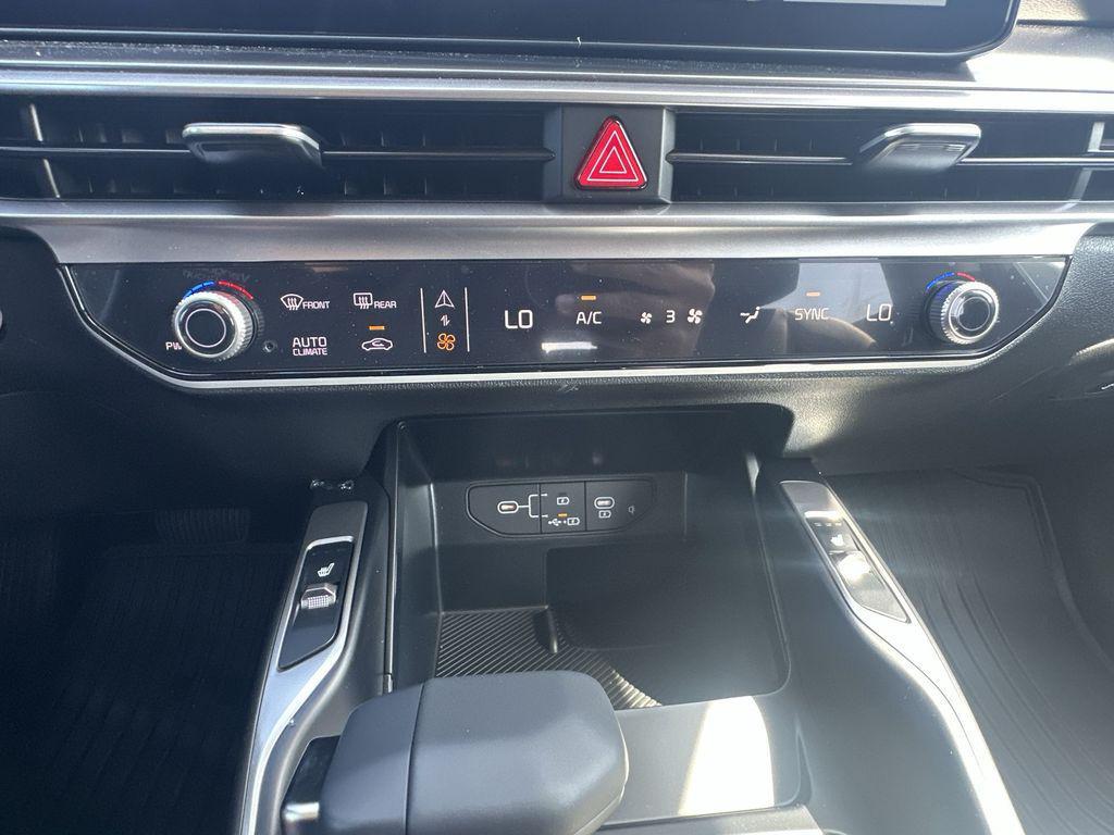 new 2025 Kia Sorento car, priced at $32,564