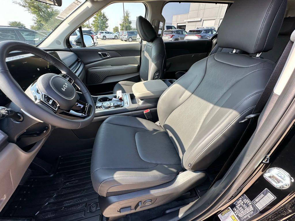 new 2026 Kia Carnival Hybrid car, priced at $46,576