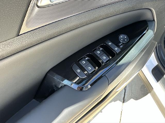 new 2025 Kia Sportage car, priced at $33,283