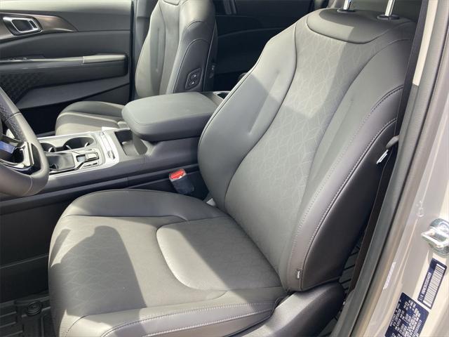 new 2025 Kia Carnival car, priced at $46,269