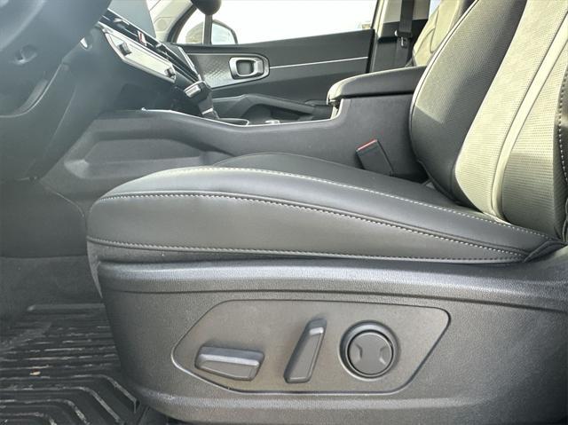 new 2025 Kia Sorento car, priced at $38,174