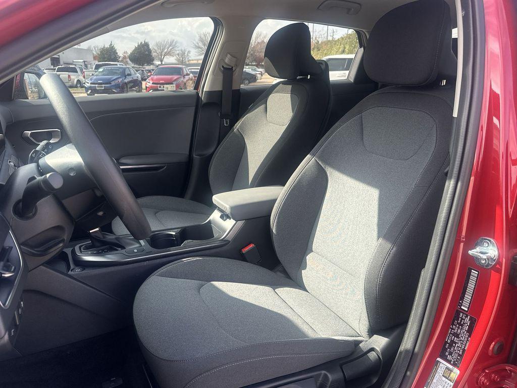 new 2025 Kia K4 car, priced at $23,258