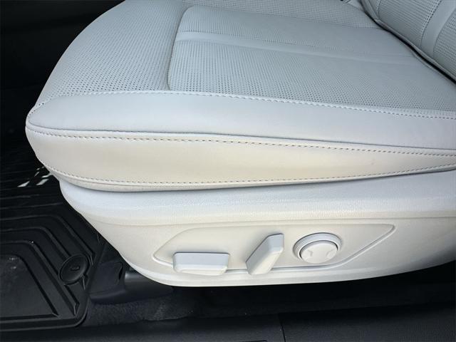 new 2025 Kia Sorento car, priced at $34,442