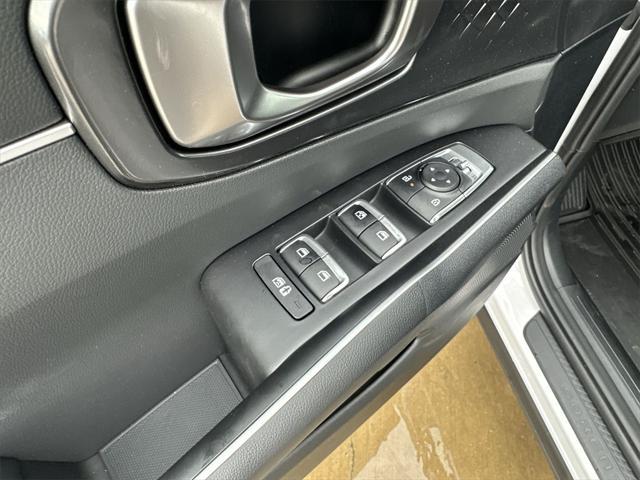 new 2025 Kia Sorento car, priced at $31,090