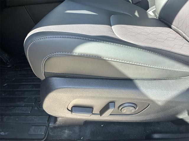 new 2025 Kia Carnival car, priced at $43,123