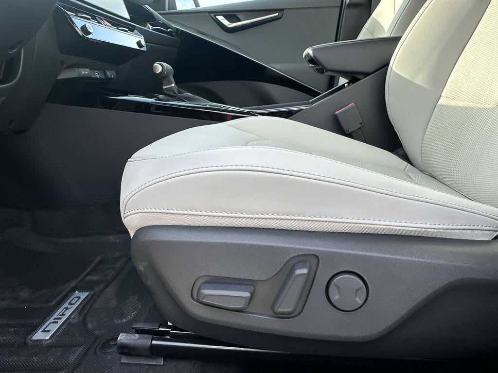 new 2025 Kia Niro car, priced at $27,376