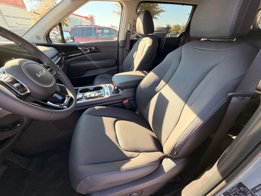 new 2026 Kia Carnival Hybrid car, priced at $53,159