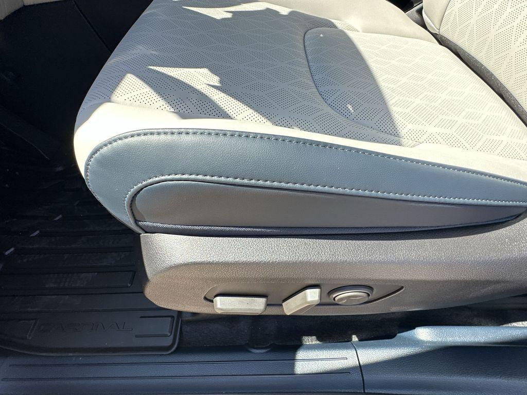 new 2026 Kia Carnival Hybrid car, priced at $48,070