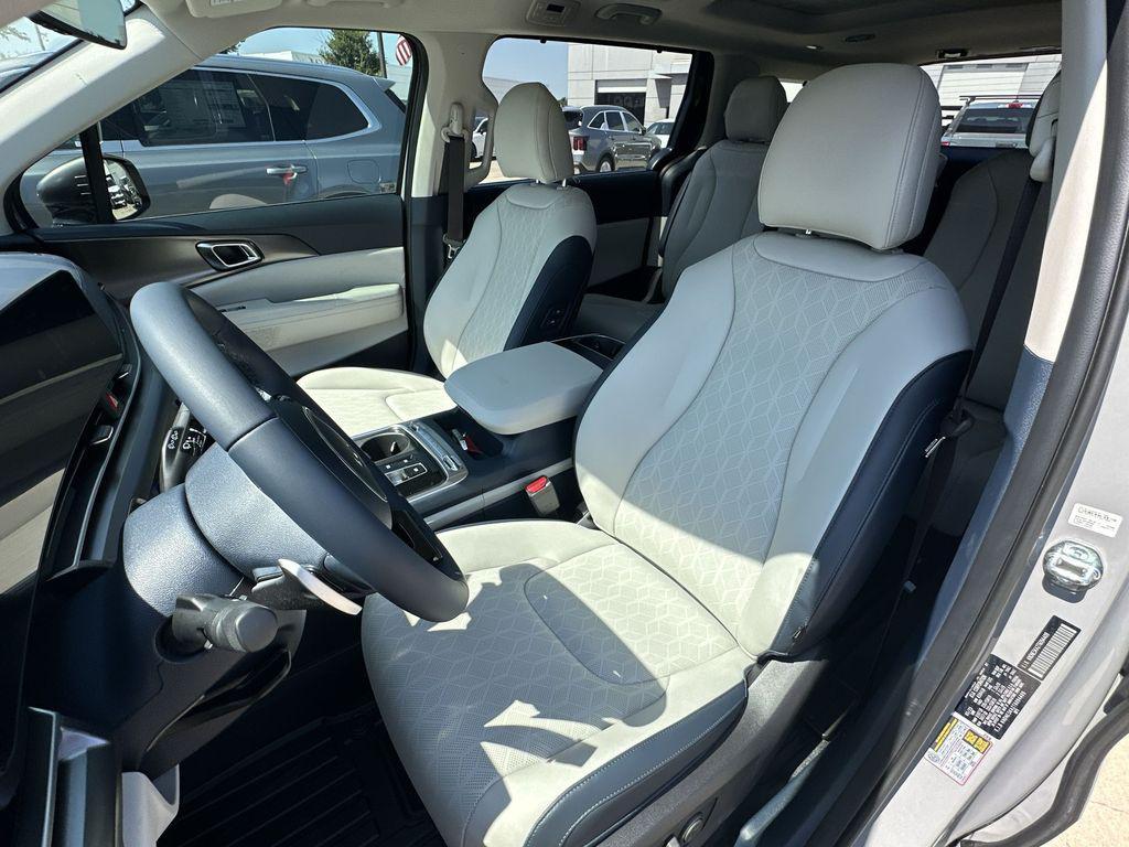 new 2026 Kia Carnival Hybrid car, priced at $48,070