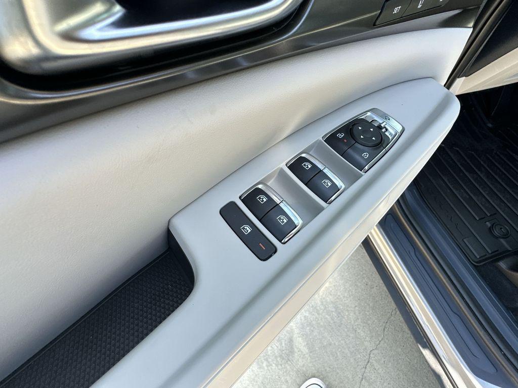 new 2026 Kia Carnival Hybrid car, priced at $48,070