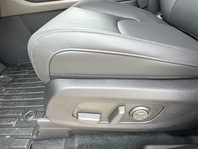 new 2025 Kia Carnival car, priced at $36,073
