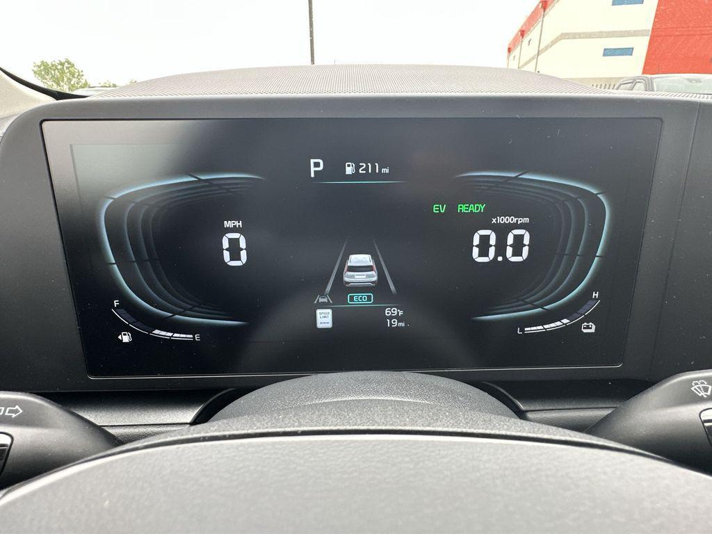 new 2025 Kia Niro car, priced at $25,103