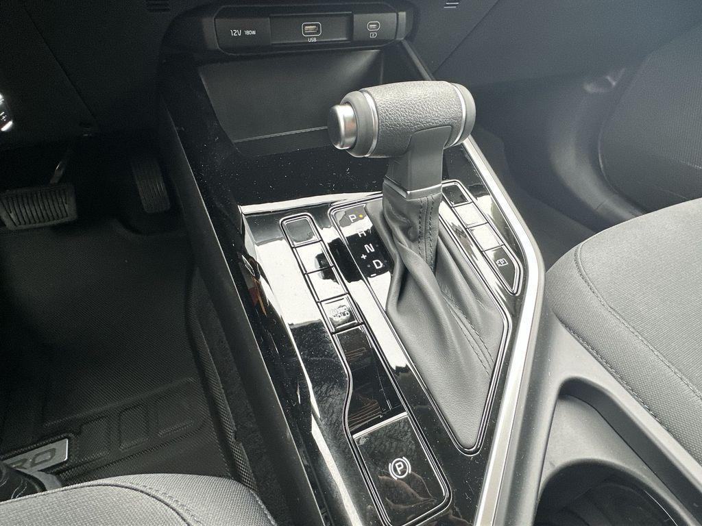 new 2025 Kia Niro car, priced at $25,103