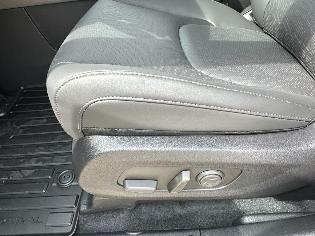 new 2026 Kia Carnival Hybrid car, priced at $40,350