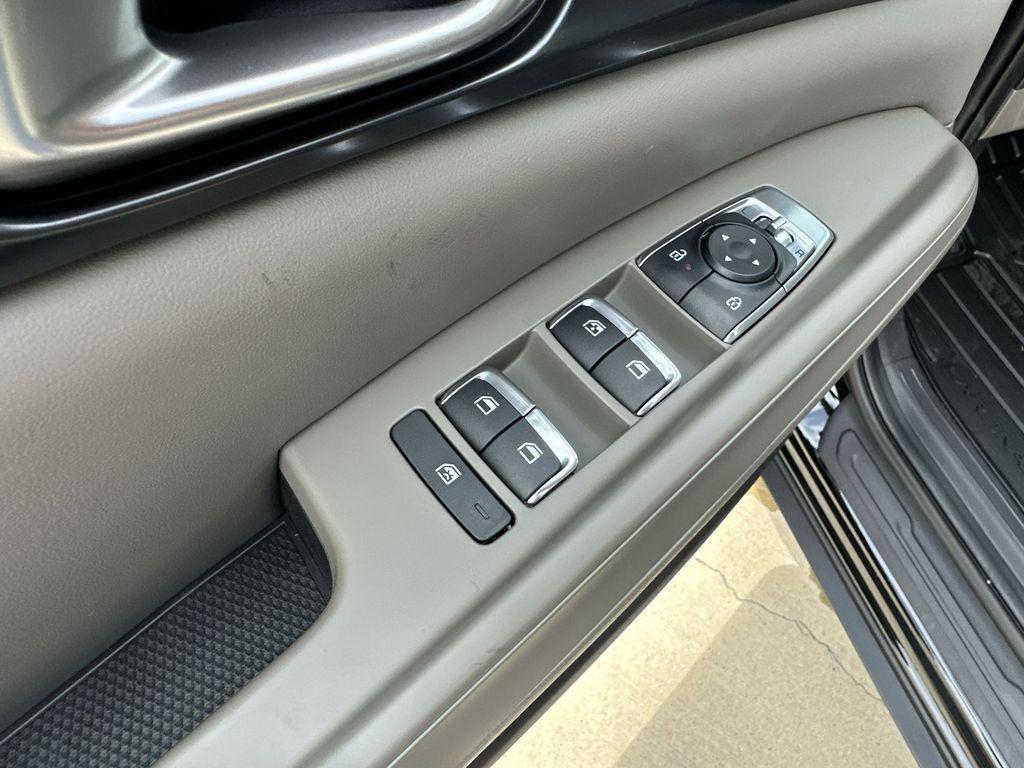 new 2026 Kia Carnival Hybrid car, priced at $40,350