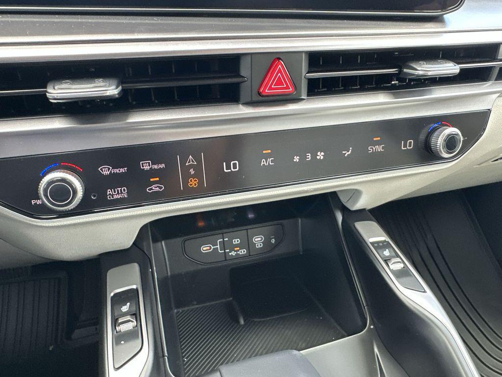 new 2025 Kia Sorento car, priced at $32,288