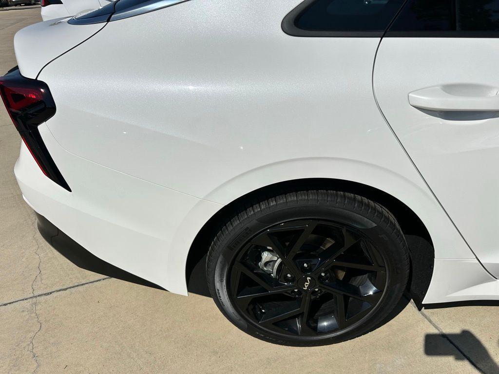 new 2026 Kia K5 car, priced at $30,171