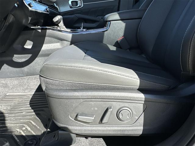 new 2025 Kia Sorento car, priced at $39,245