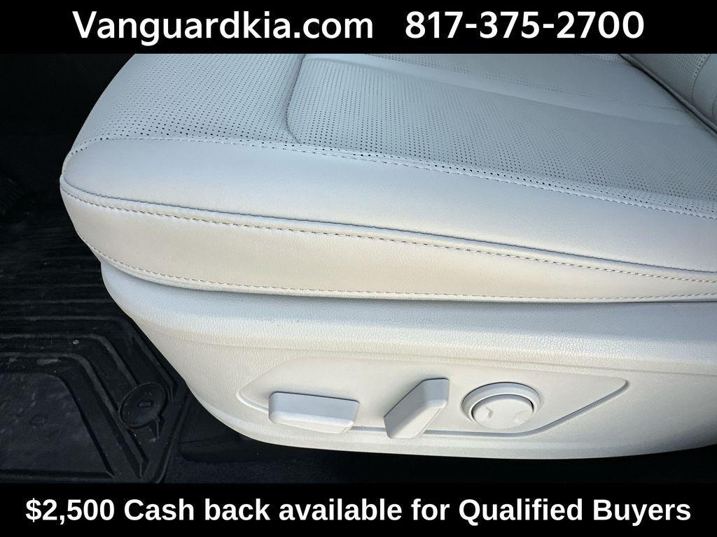 new 2025 Kia Sorento car, priced at $32,879