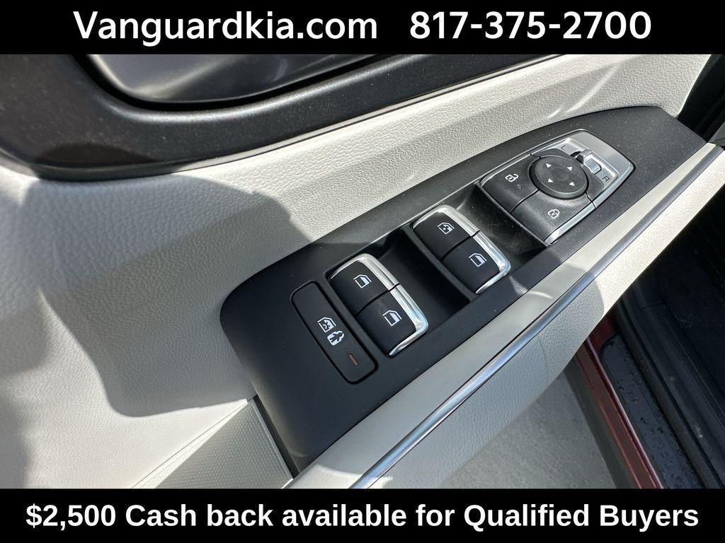 new 2025 Kia Sorento car, priced at $32,879