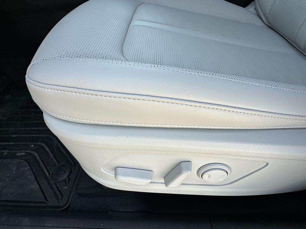 new 2025 Kia Sorento car, priced at $32,629