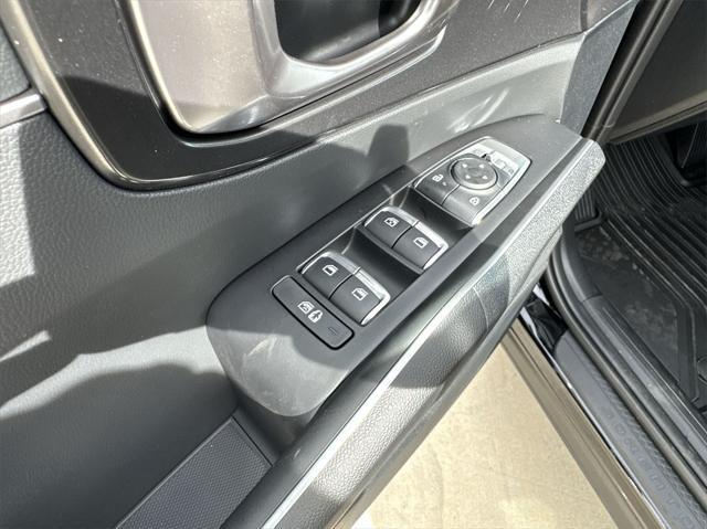 new 2025 Kia Sorento car, priced at $33,996