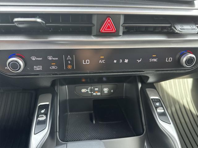 new 2025 Kia Sorento car, priced at $33,996
