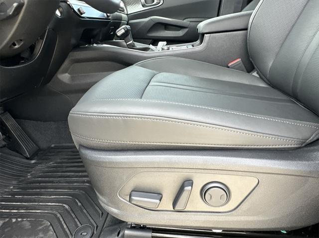 new 2025 Kia Sorento car, priced at $33,996