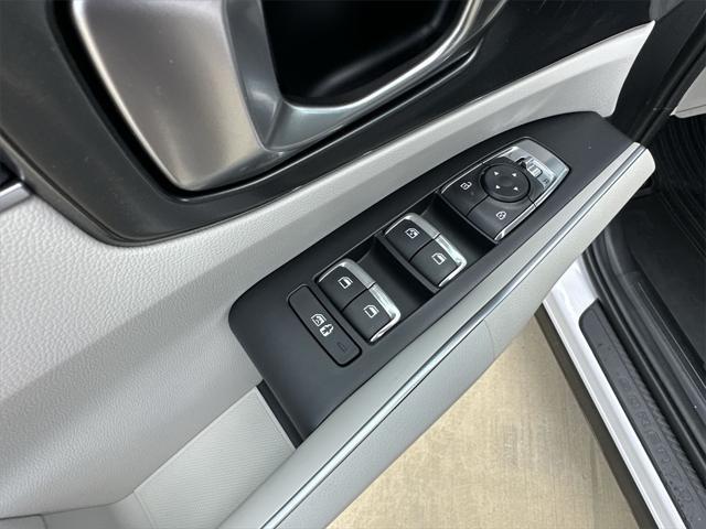 new 2025 Kia Sorento car, priced at $35,080